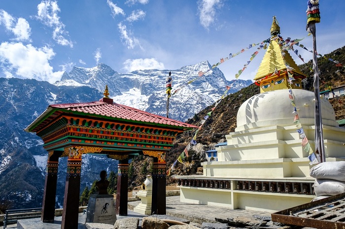 40. 000 người mỗi năm đi bộ đến everest base camp ở phía nam của nó ở nepal - trekking lên đỉnh everest